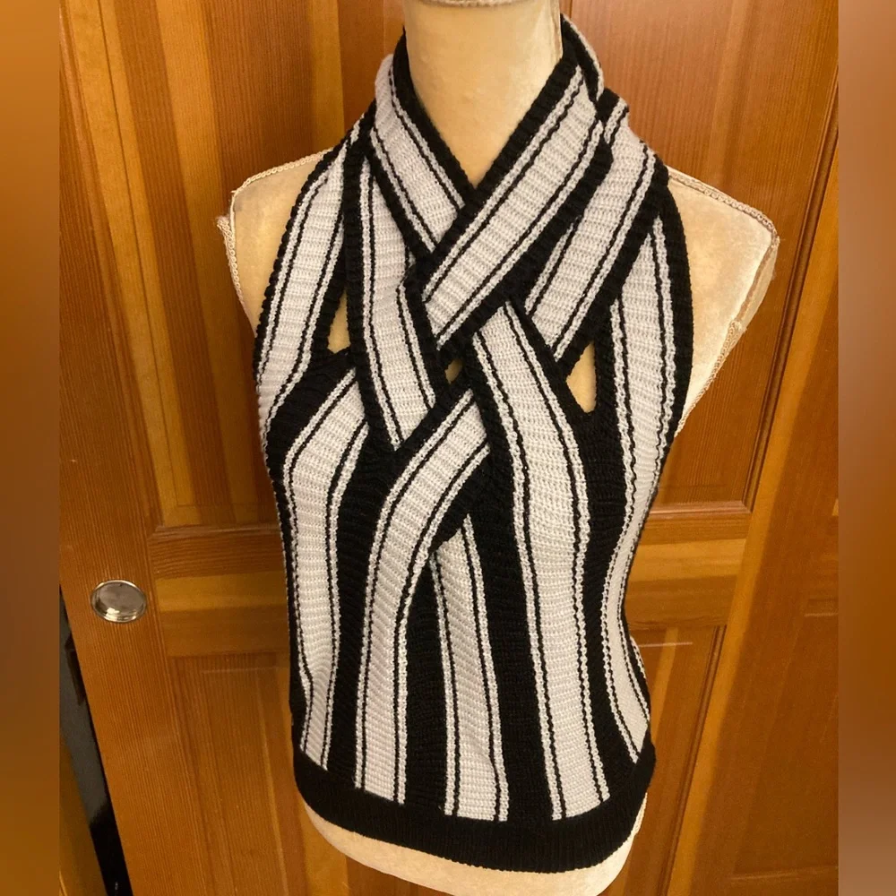 Nwt, Lavishly Paris Criss Cross Knit Sleeveless Top. - Picture 10 of 16